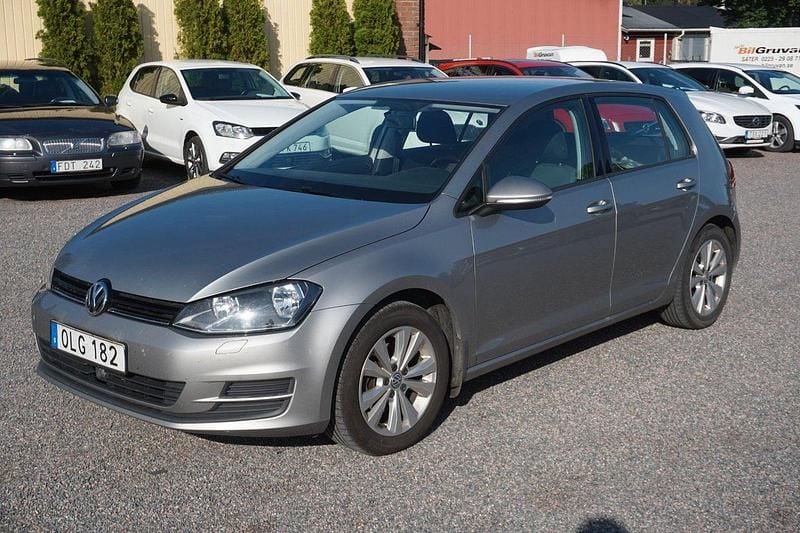 Silver Begagnad 2013 VW Golf VII Halvkombi | 89 900 kr (Marknadspris) - Bild 1/4