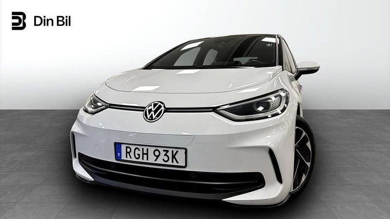 Vit Begagnad 2024 VW ID.3 Pro Performance Halvkombi | 389 900 kr (Marknadspris) - Bild 1/4