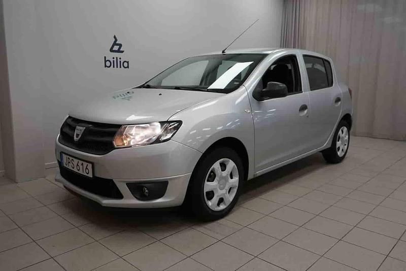 Silver Begagnad 2015 Dacia Sandero Halvkombi | 69 900 kr - Bild 1/1