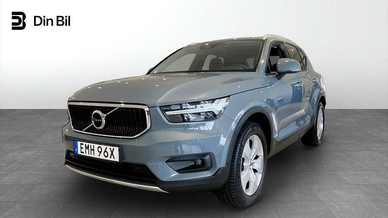 Grå Begagnad 2022 Volvo XC40 Momentum SUV | 249 900 kr (Marknadspris) - Bild 1/4
