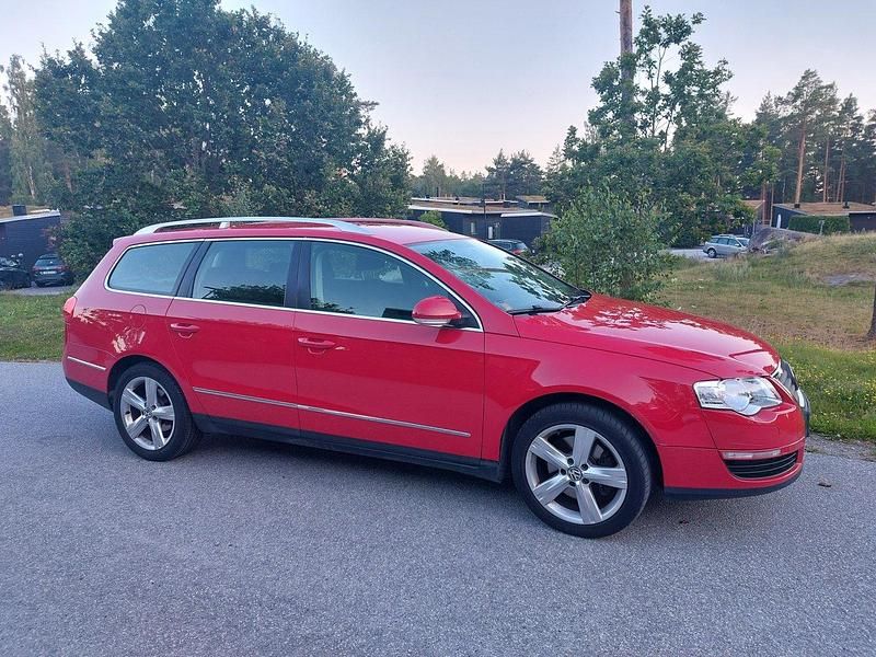 Röd Begagnad 2010 VW Passat Sportline Kombi | 44 900 kr (Marknadspris) - Bild 1/4