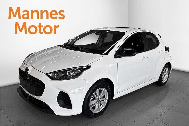 Vit Ny 2025 Mazda 2 Halvkombi | 249 900 kr (Marknadspris) - Bild 1/4