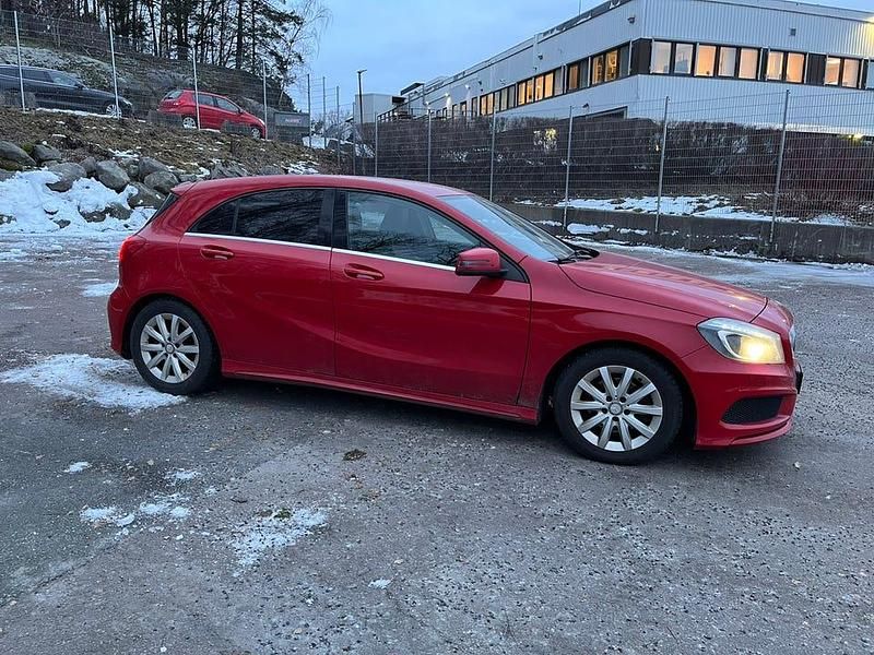 Röd Begagnad 2014 Mercedes A200 | 80 000 kr - Bild 1/4