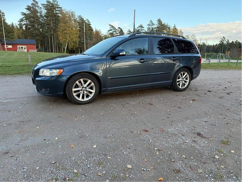 Blå Begagnad 2011 Volvo V50 Kombi | 54 900 kr (Marknadspris) - Bild 1/4