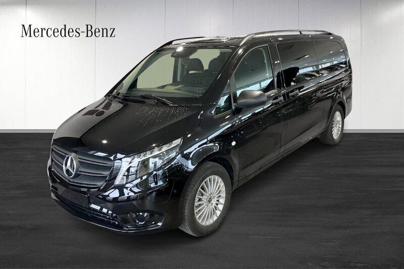 Svart (black) Begagnad 2023 Mercedes e-Vito Minibuss | 699 875 kr (Dyr) - Bild 1/4