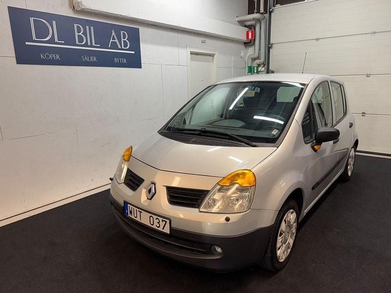 Ljusgrå (grå) Begagnad 2005 Renault Modus Minibuss | 22 000 kr (Marknadspris) - Bild 1/3
