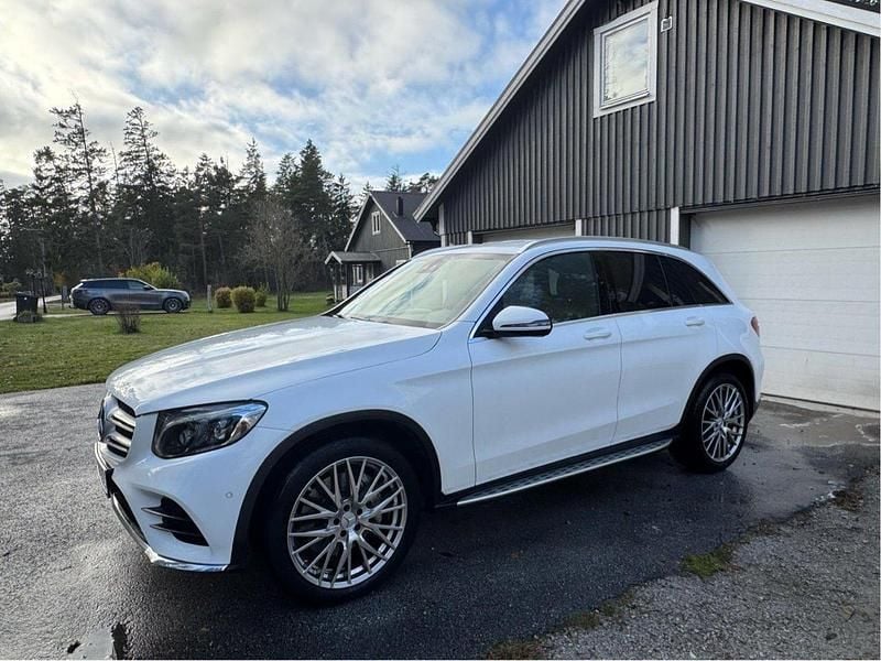 Vit Begagnad 2016 Mercedes GLC220 AMG line SUV | 229 000 kr (Lite dyr) - Bild 1/4