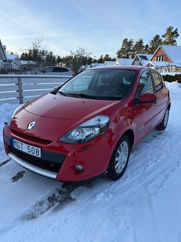 Begagnad 2012 Renault Clio IV Halvkombi | 37 000 kr (Superpris) - Bild 1/4