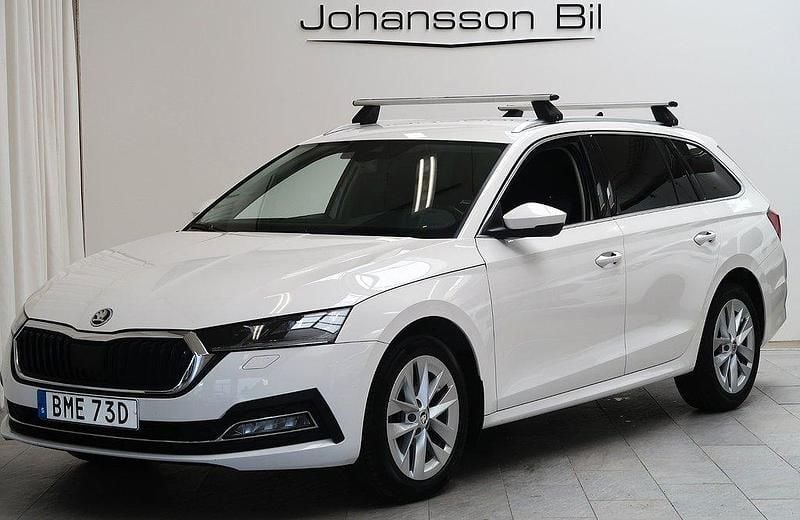 Vit Begagnad 2022 Skoda Octavia Style Kombi | 219 900 kr (Marknadspris) - Bild 1/4