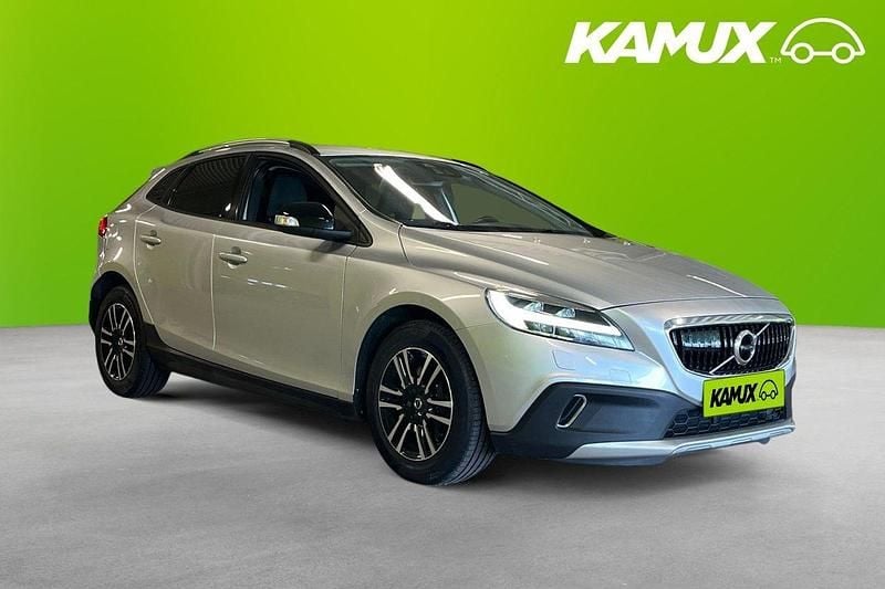 Silver/grå Begagnad 2019 Volvo V40 CC Momentum Kombi | 214 700 kr (Marknadspris) - Bild 1/4