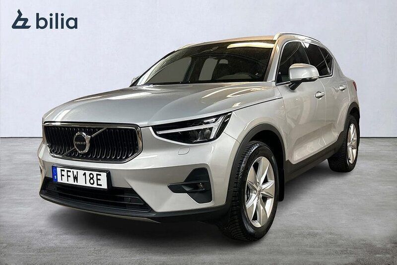 Silver Begagnad 2023 Volvo XC40 Core SUV | 359 900 kr (Marknadspris) - Bild 1/3