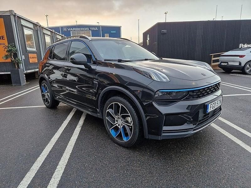 Svart Begagnad 2023 Lynk & Co 01 SUV | 314 900 kr (Marknadspris) - Bild 1/4