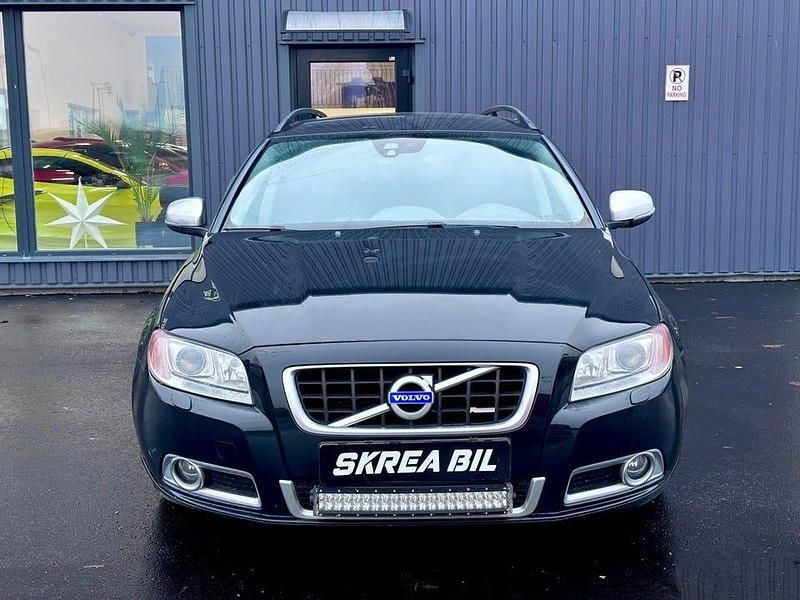 Begagnad Volvo V70 R-Design 180 HK (132 kW) 2012 Svart Kombi