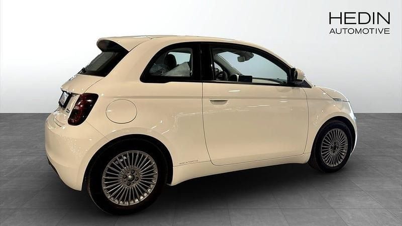 Begagnad Fiat 500e Icon 86 kW (118 HK) 2022 Vit Halvkombi