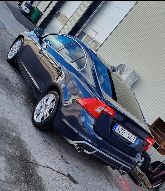 Blå metallic Begagnad 2012 Volvo S60 Sedan | 90 000 kr (Bra pris) - Bild 1/4