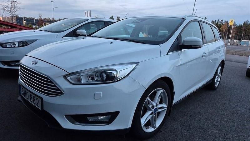 Vit Begagnad 2016 Ford Focus Titanium X Kombi | 84 900 kr (Marknadspris) - Bild 1/4