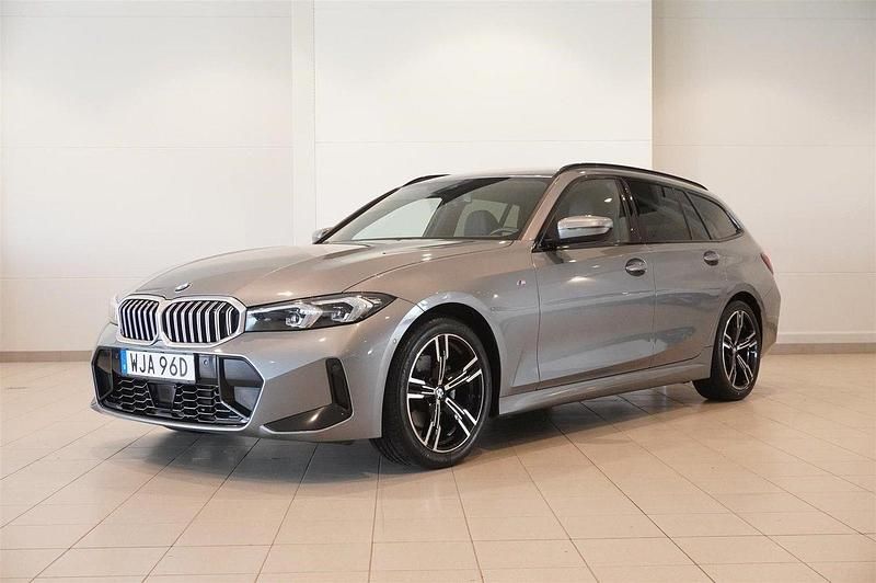 Grå Begagnad 2024 BMW 320 Shadowline Kombi | 469 800 kr (Dyr) - Bild 1/4