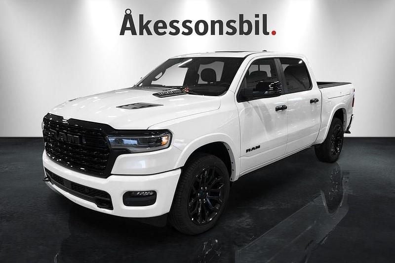 Vit Ny 2025 RAM 1500 Pickup | 1 336 250 kr - Bild 1/4