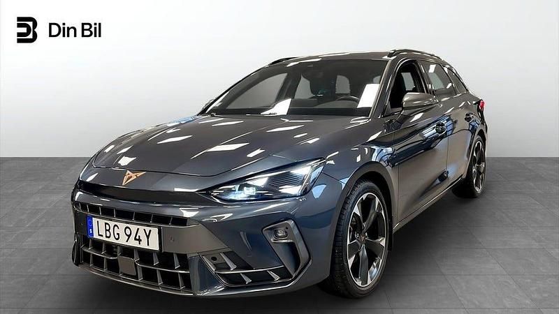 Mörkgrå Begagnad 2024 Cupra Leon Kombi | 309 900 kr (Lite dyr) - Bild 1/4