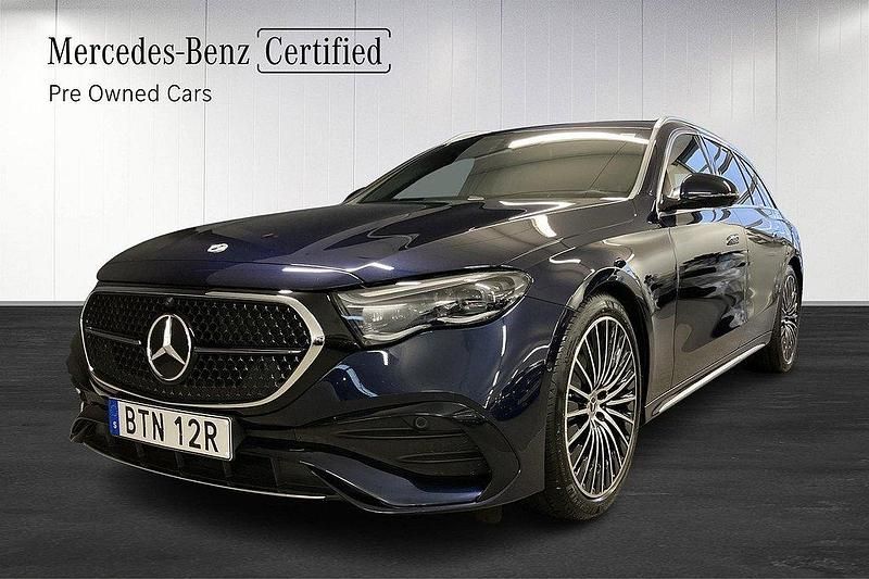 Mörkblå Begagnad 2024 Mercedes E300 Kombi | 679 900 kr (Superpris) - Bild 1/4
