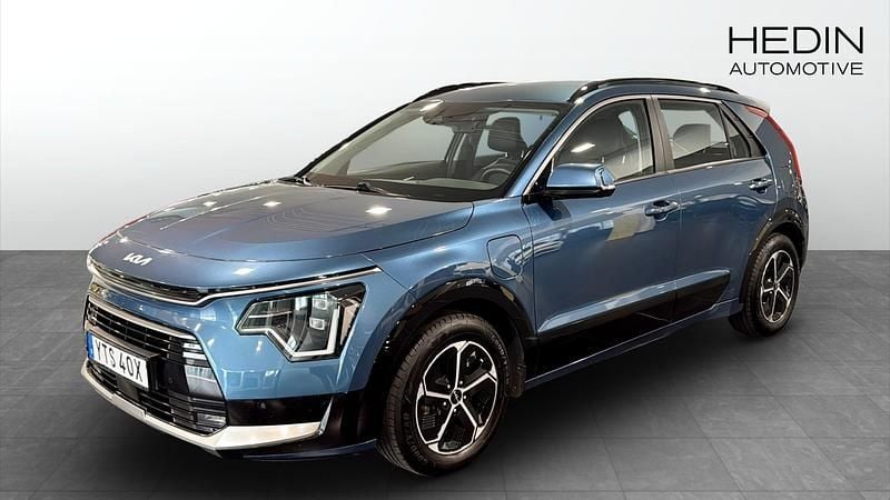 Blå metallic Begagnad 2022 Kia Niro SUV | 219 900 kr (Marknadspris) - Bild 1/4