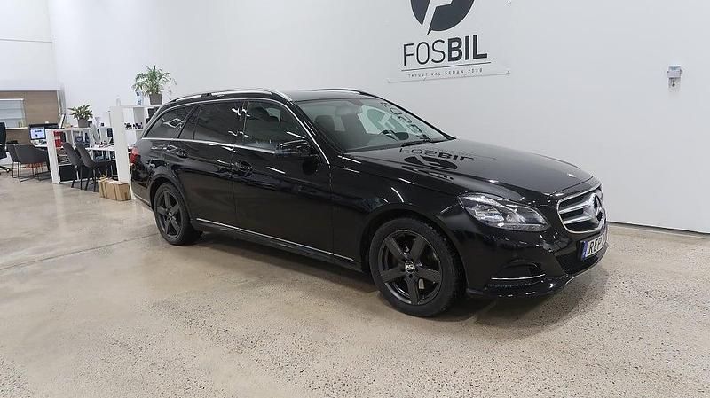 Svart Begagnad 2016 Mercedes E220 | 179 900 kr - Bild 1/3