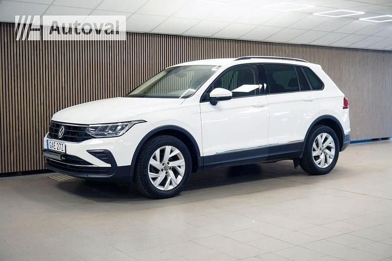 Vit Begagnad 2021 VW Tiguan SUV | 269 700 kr (Bra pris) - Bild 1/4