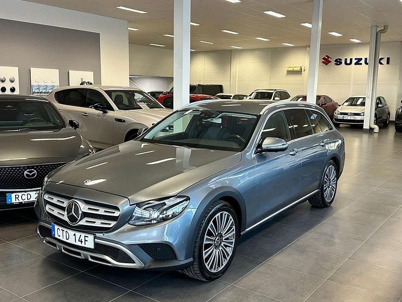 Grå Begagnad 2019 Mercedes E220 Avantgarde Kombi | 299 900 kr (Marknadspris) - Bild 1/4