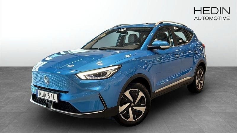 Blå (blue) Begagnad 2021 MG ZS Luxury Sedan | 234 900 kr (Bra pris) - Bild 1/4