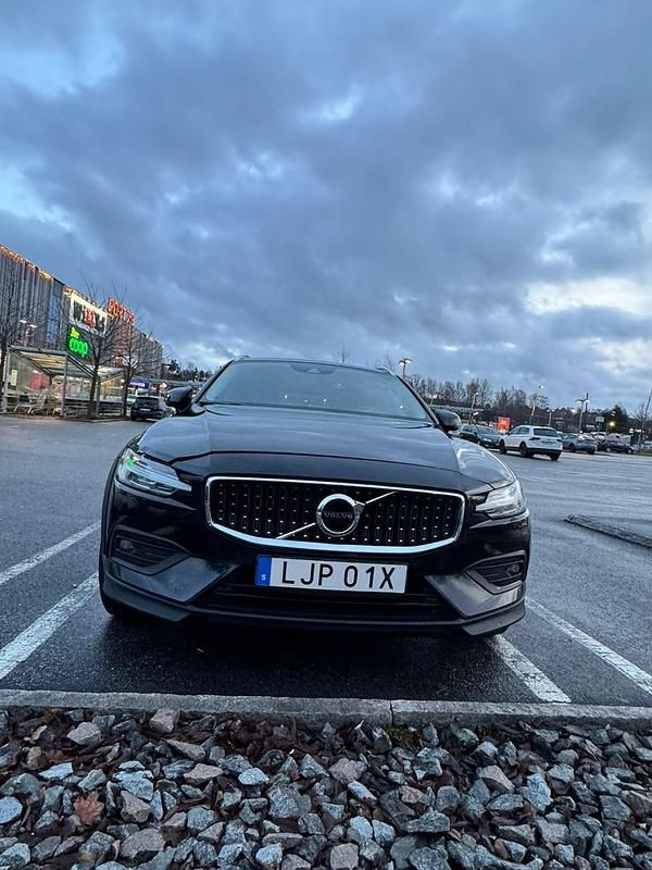 Begagnad Volvo V60 CC 197 HK (144 kW) 2021 Kombi