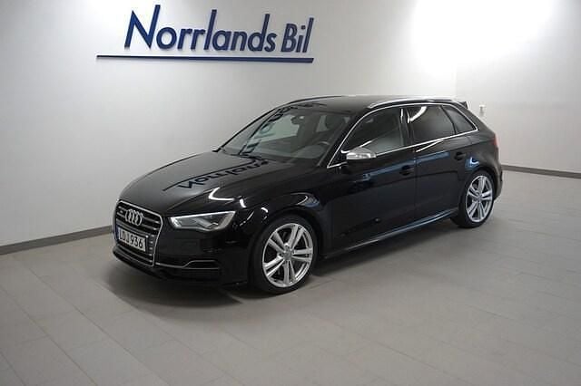 Svart Begagnad 2015 Audi S3 Halvkombi | 214 900 kr (Marknadspris) - Bild 1/4