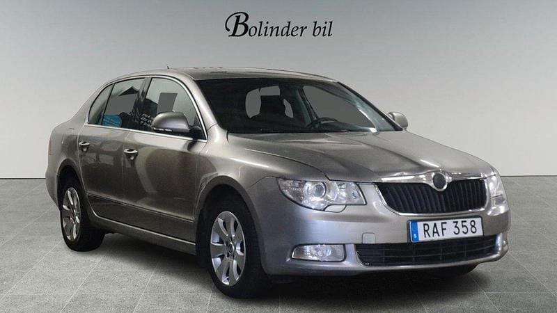 Ljusbrun Begagnad 2008 Skoda Superb Ambition Halvkombi | 38 900 kr (Marknadspris) - Bild 1/4