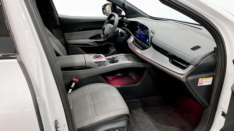 Ny Hongqi EHS7 25 kW (34 HK) 2025 Vit (white) SUV