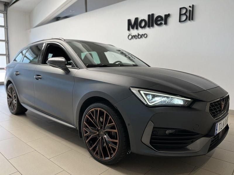 Grå (magnetic tech grey matt) Begagnad 2021 Cupra Leon Kombi | 229 000 kr (Bra pris) - Bild 1/4