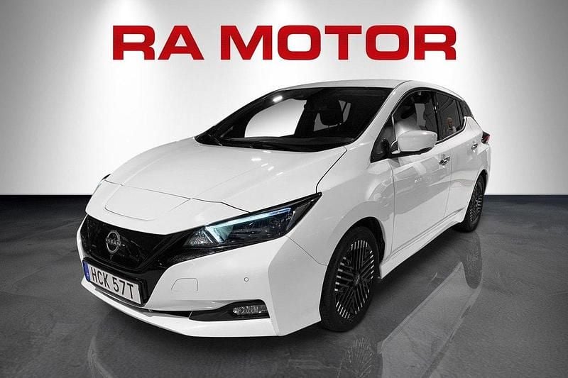 Vit Begagnad 2022 Nissan Leaf 360º Halvkombi | 178 800 kr (Marknadspris) - Bild 1/4