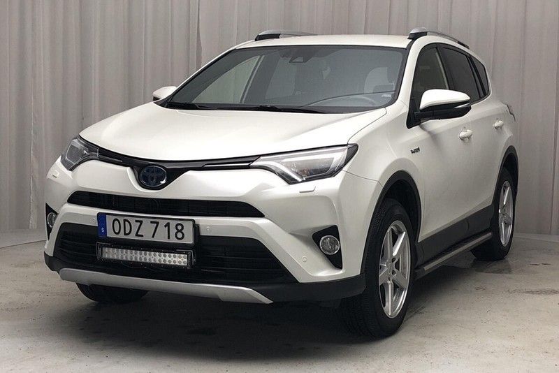 Toyota e four