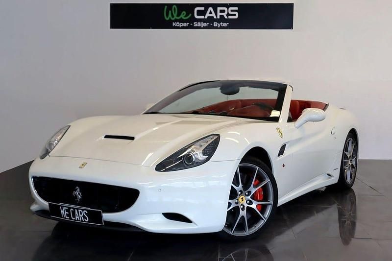 Vit Begagnad 2012 Ferrari California Cab | 1 299 900 kr - Bild 1/4