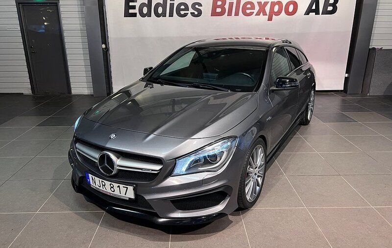 Grå Begagnad 2016 Mercedes CLA45 AMG Shooting Brake AMG Kombi | 309 900 kr (Marknadspris) - Bild 1/4