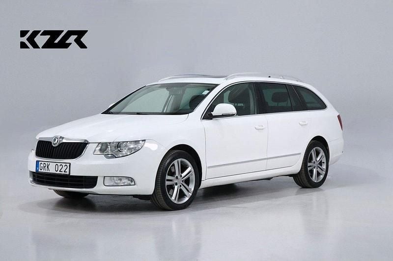 Vit Begagnad 2013 Skoda Superb Kombi | 69 900 kr (Bra pris) - Bild 1/4