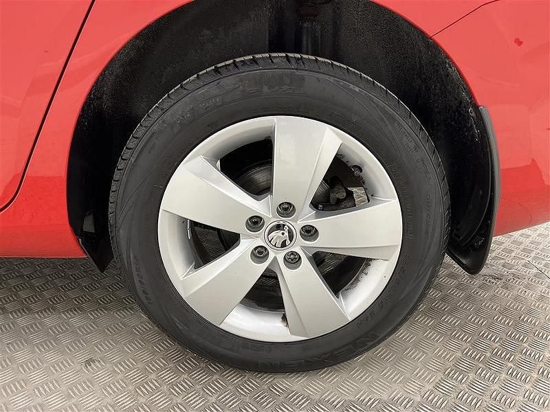 Röd Begagnad 2017 Skoda Fabia Halvkombi | 134 800 kr (Marknadspris) - Bild 1/1