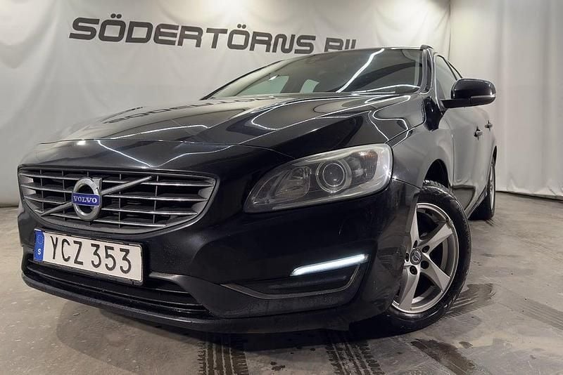Begagnad Volvo V60 Momentum 150 HK (110 kW) 2016 Svart Kombi