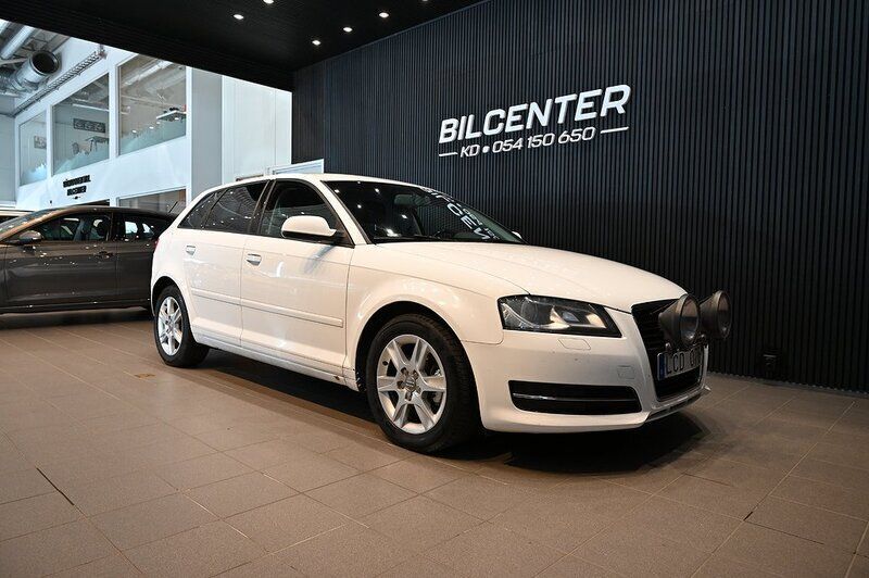 Vit Begagnad 2010 Audi A3 Sportback Attraction Halvkombi | 59 900 kr (Marknadspris) - Bild 1/4