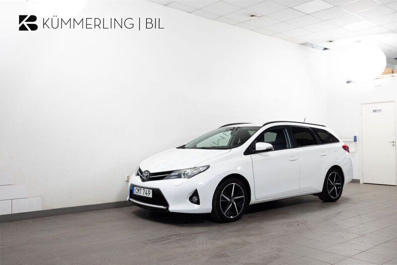 Vit Begagnad 2014 Toyota Auris Touring Sports Multidrive S Kombi | 134 900 kr (Lite dyr) - Bild 1/4