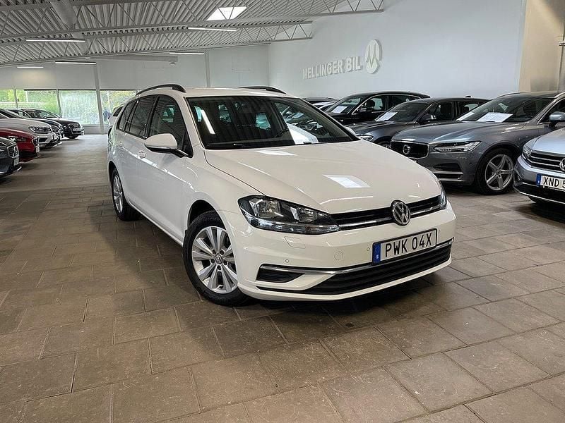 Vit Begagnad 2020 VW Golf VIII GT Kombi | 189 000 kr (Marknadspris) - Bild 1/4