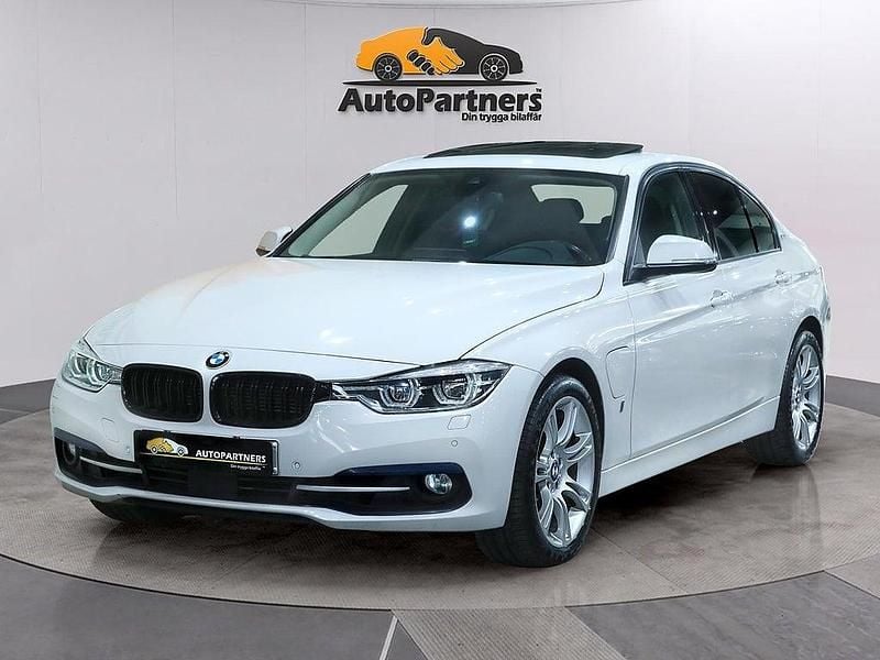 Begagnad BMW 330e iPerformance 184 HK (135 kW) 2017 Vit Sedan