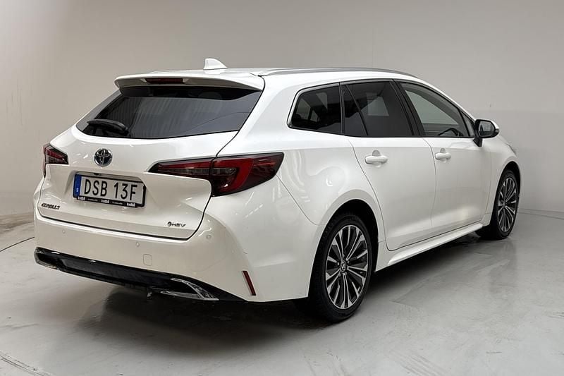 Begagnad Toyota Corolla 140 HK (102 kW) 2024 Vit Kombi