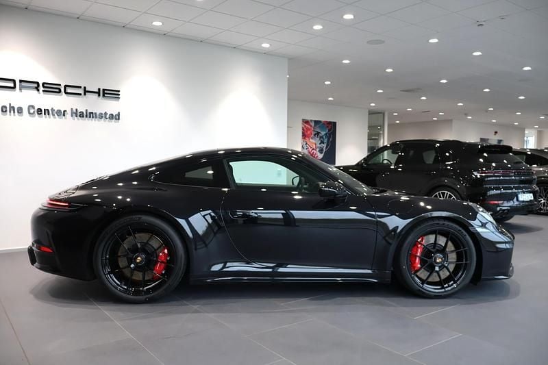 Ny Porsche 911 541 HK (397 kW) 2025 Svart Sportkupé