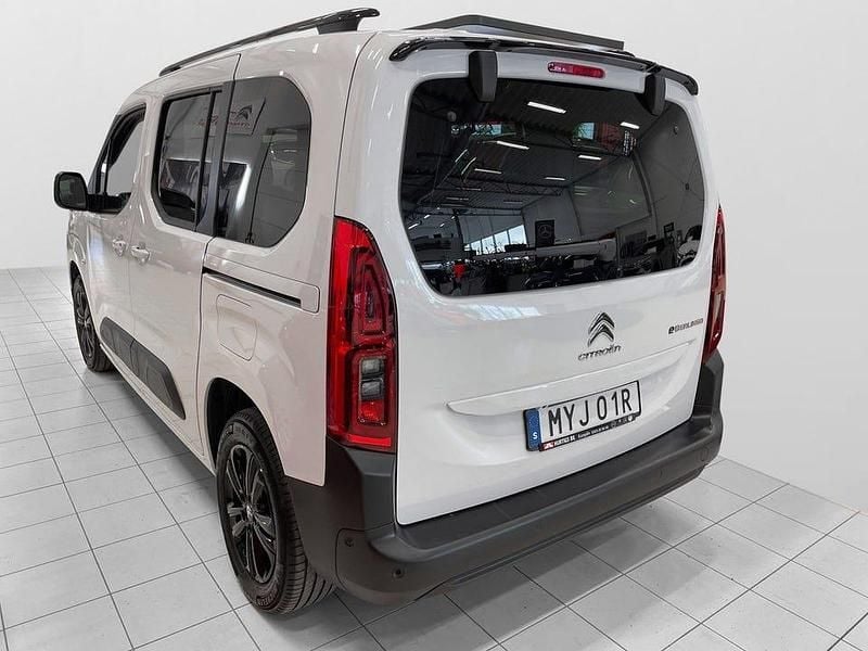 Begagnad Citroën e-Berlingo Shine 100 kW (136 HK) 2023 Vit Minibuss