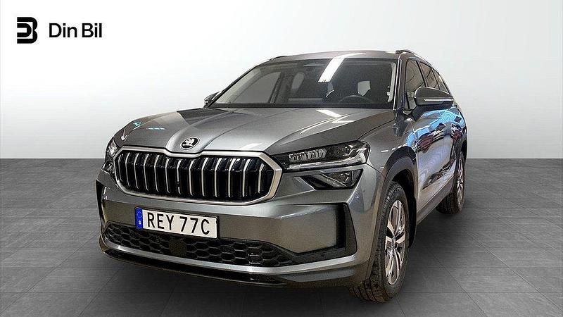 Grå Begagnad 2025 Skoda Kodiaq Selection SUV | 484 900 kr (Lite dyr) - Bild 1/4
