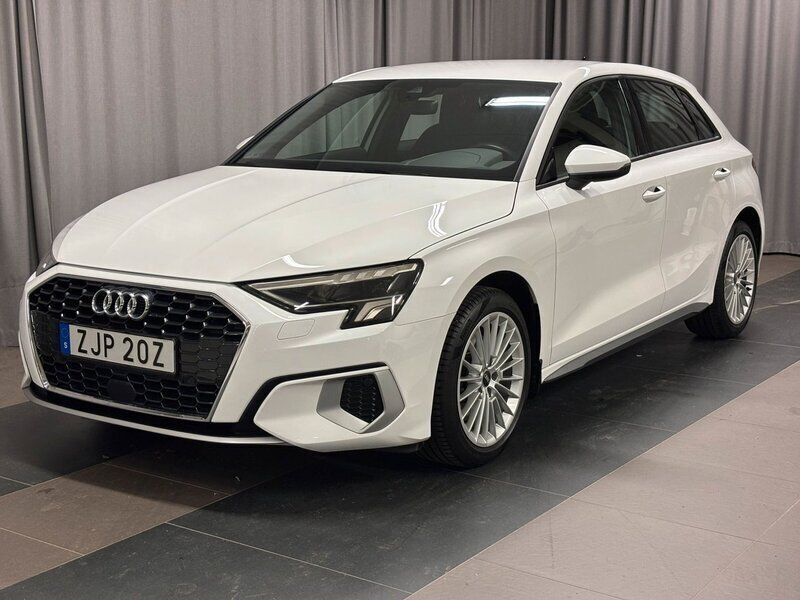 Vit Begagnad 2020 Audi A3 Sportback Halvkombi | 209 900 kr (Marknadspris) - Bild 1/4